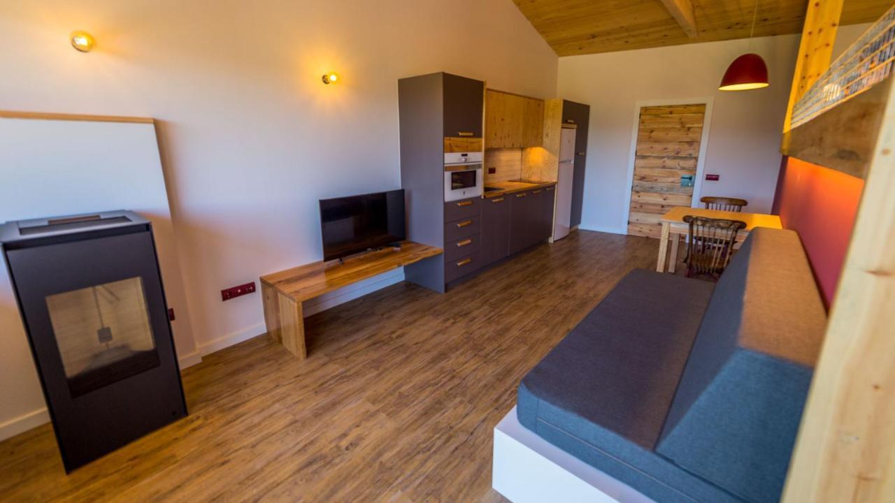 Eco-Apartaments Cal Rossa De Taus ภายนอก รูปภาพ