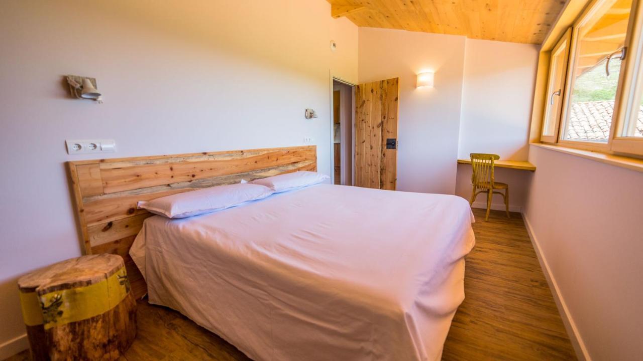 Eco-Apartaments Cal Rossa De Taus ภายนอก รูปภาพ