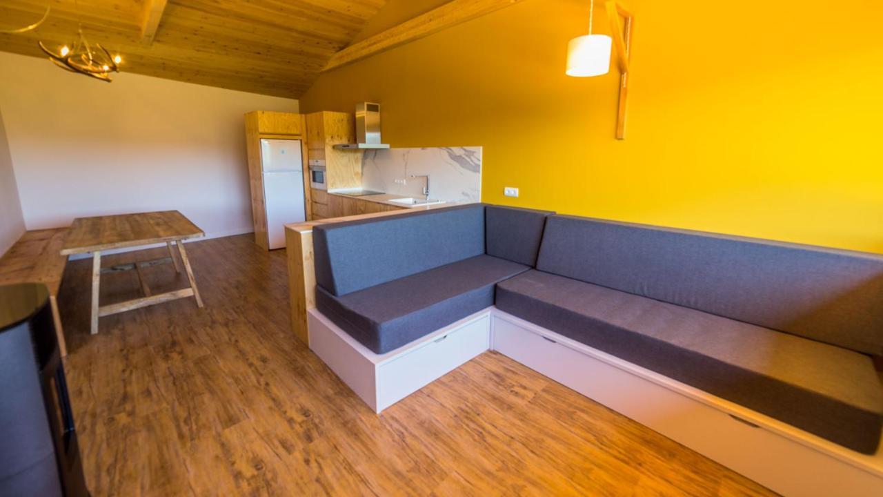 Eco-Apartaments Cal Rossa De Taus ภายนอก รูปภาพ