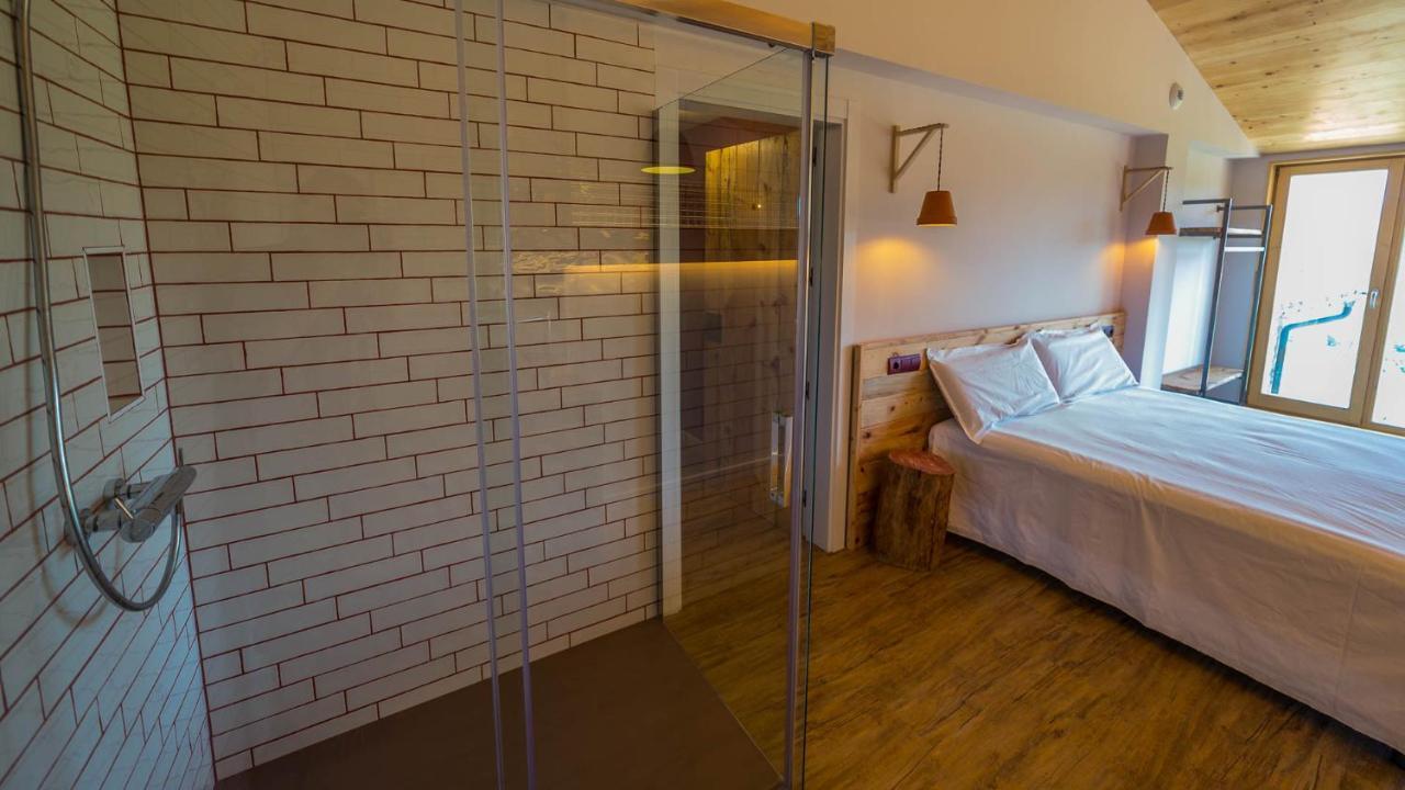 Eco-Apartaments Cal Rossa De Taus ภายนอก รูปภาพ