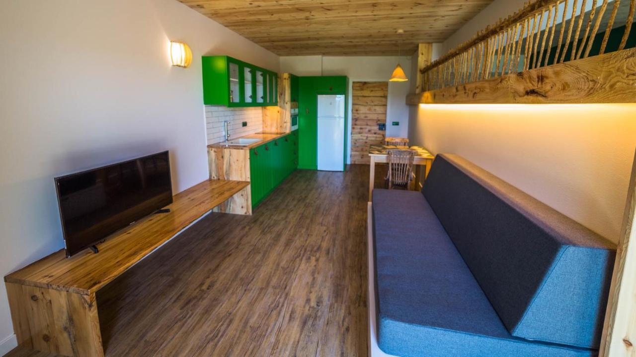 Eco-Apartaments Cal Rossa De Taus ภายนอก รูปภาพ